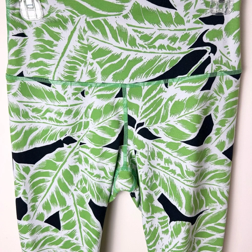 ALO Yoga Leggings Women's M High‎ Waist Capri Green Palm Springs Athletic Gym